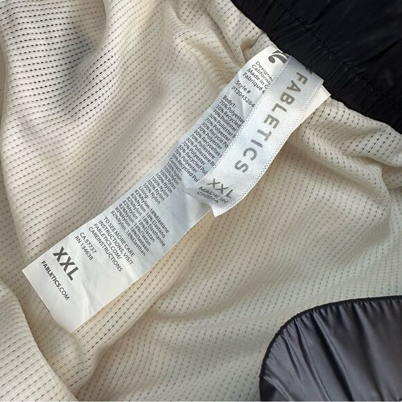 LIKE NEW Fabletics Cream Alaska Sherpa Fleece Faux Vegan Leather Look Jogger XXL - Picture 9 of 10